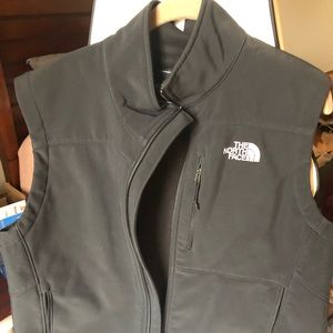 TNF vest size medium